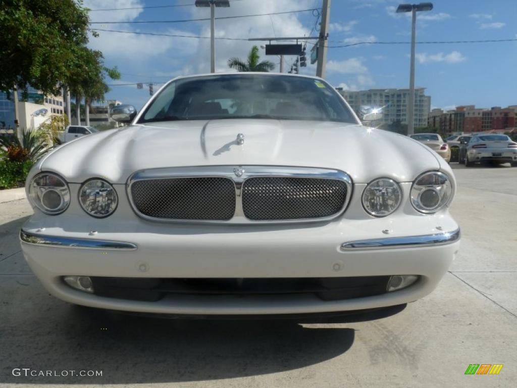 2006 XJ Vanden Plas - White Onyx / Charcoal/Red photo #2