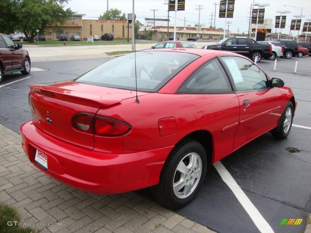 2002 Cavalier LS Coupe - Bright Red / Graphite photo #4