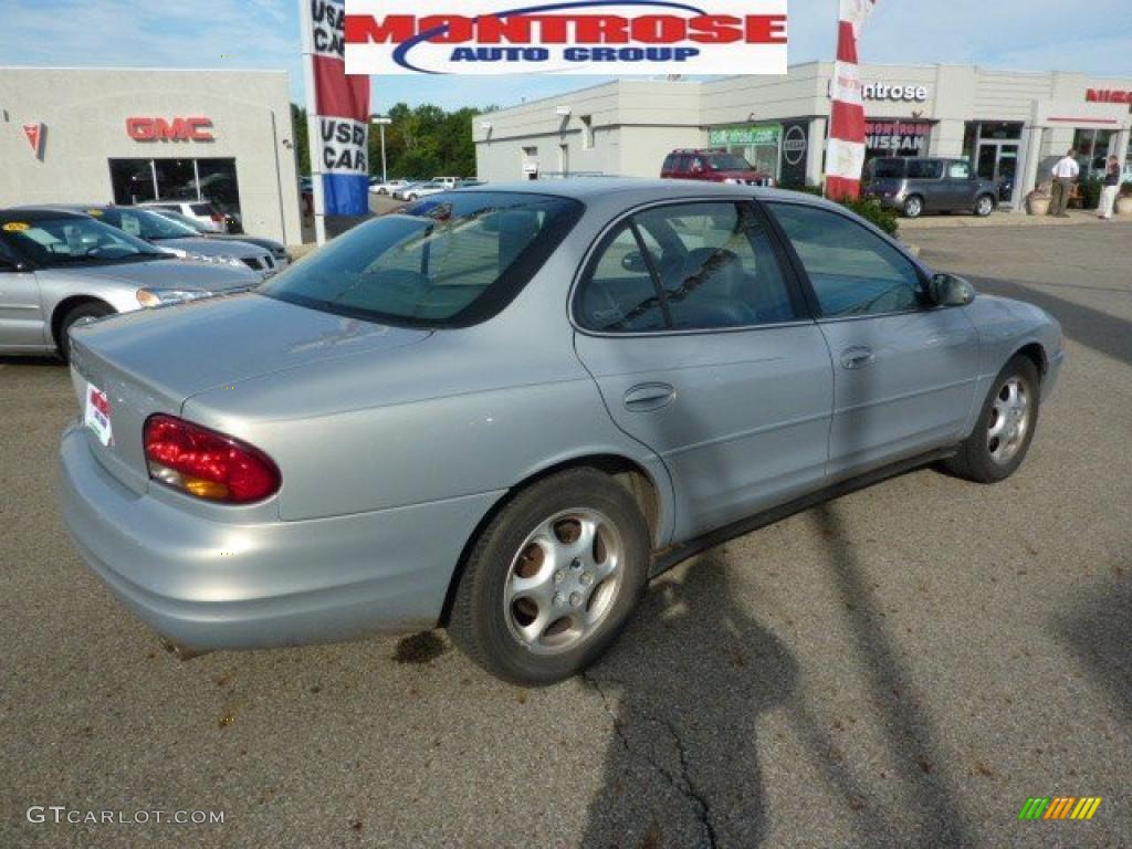 1998 Intrigue GL - Silver Metallic / Gray photo #10