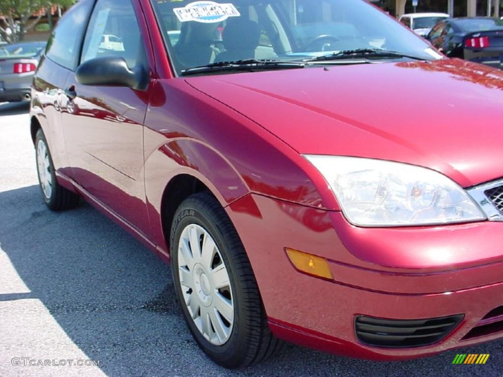 2005 Focus ZX3 S Coupe - Sangria Red Metallic / Dark Flint/Light Flint photo #2