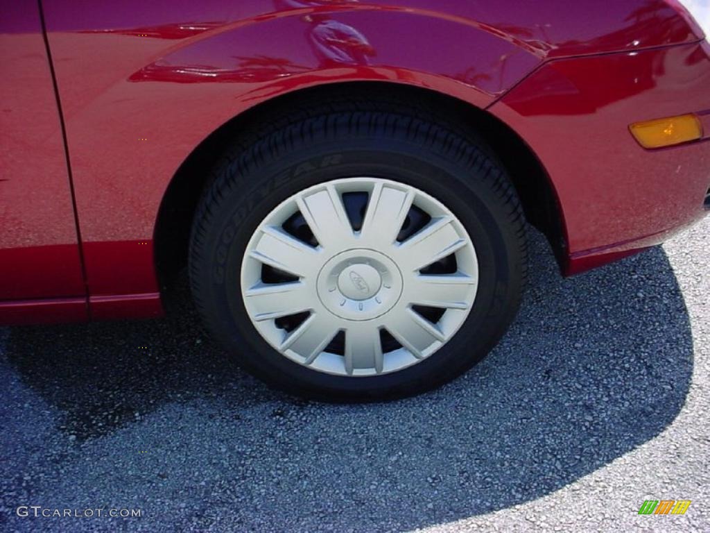 2005 Focus ZX3 S Coupe - Sangria Red Metallic / Dark Flint/Light Flint photo #3