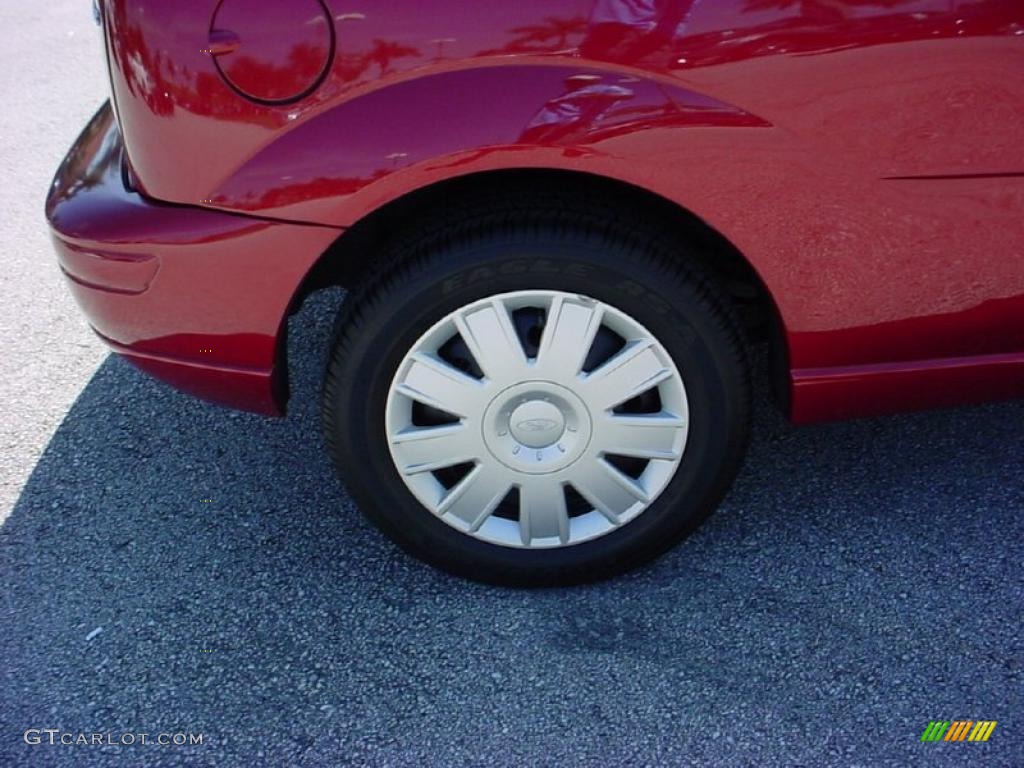 2005 Focus ZX3 S Coupe - Sangria Red Metallic / Dark Flint/Light Flint photo #4