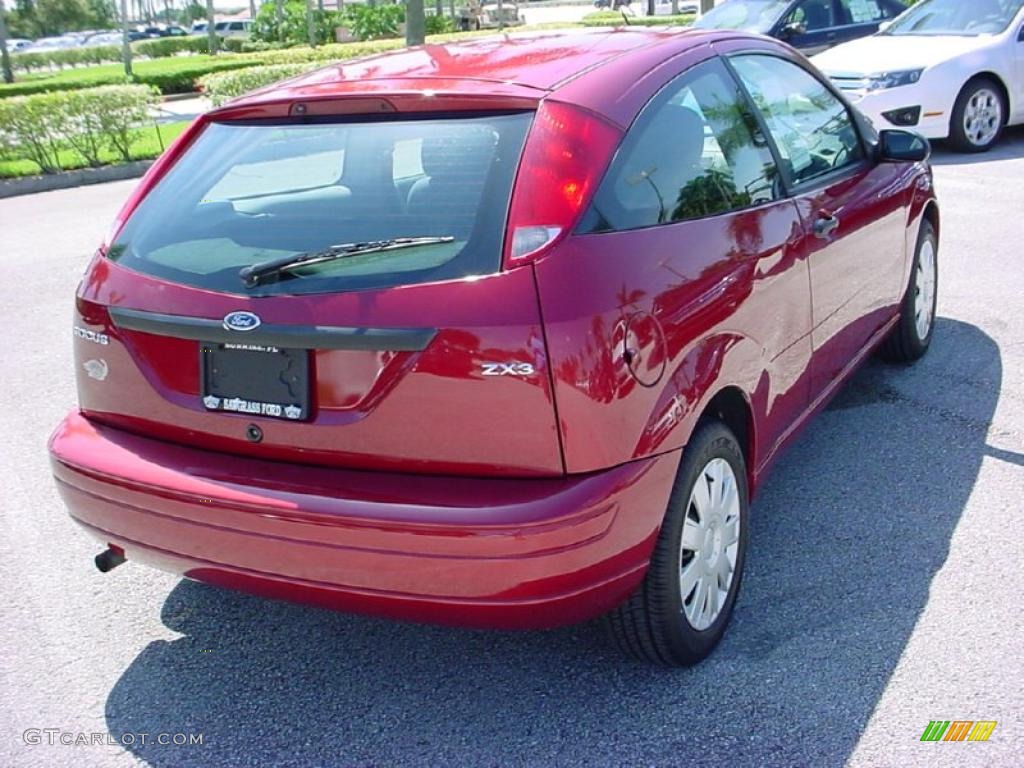 2005 Focus ZX3 S Coupe - Sangria Red Metallic / Dark Flint/Light Flint photo #6