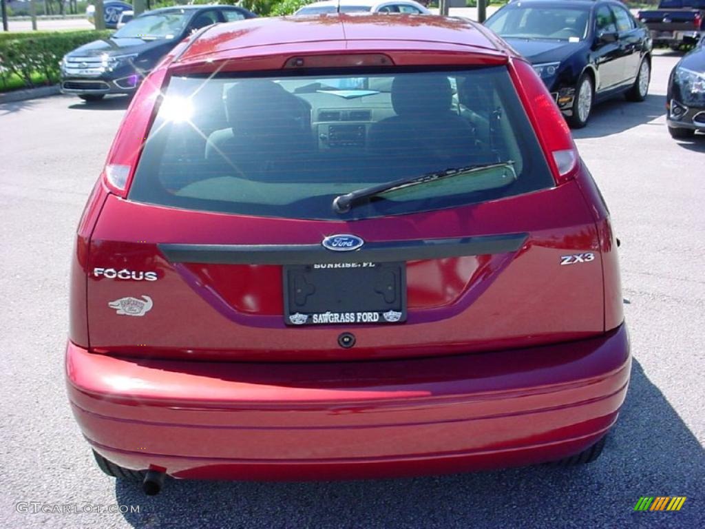 2005 Focus ZX3 S Coupe - Sangria Red Metallic / Dark Flint/Light Flint photo #7