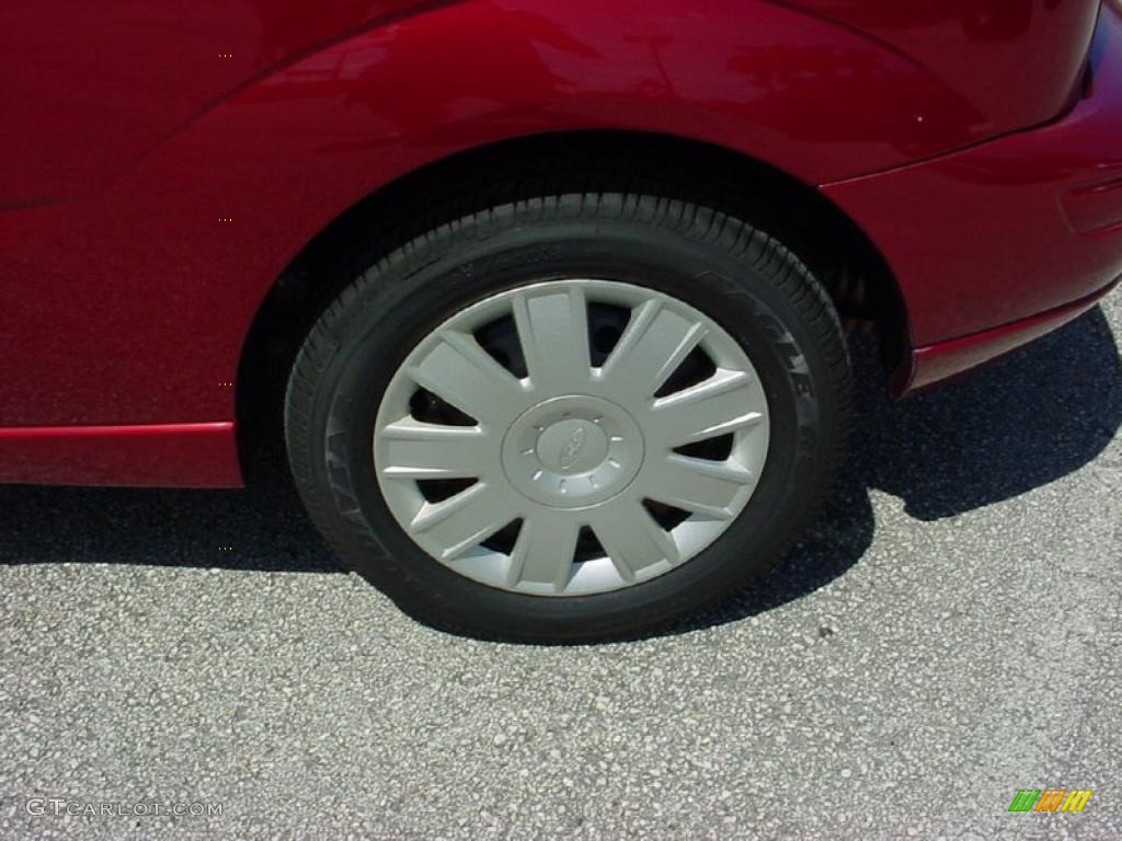 2005 Focus ZX3 S Coupe - Sangria Red Metallic / Dark Flint/Light Flint photo #9