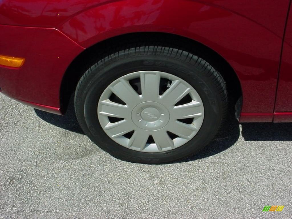 2005 Focus ZX3 S Coupe - Sangria Red Metallic / Dark Flint/Light Flint photo #10