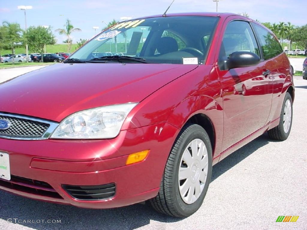 2005 Focus ZX3 S Coupe - Sangria Red Metallic / Dark Flint/Light Flint photo #12