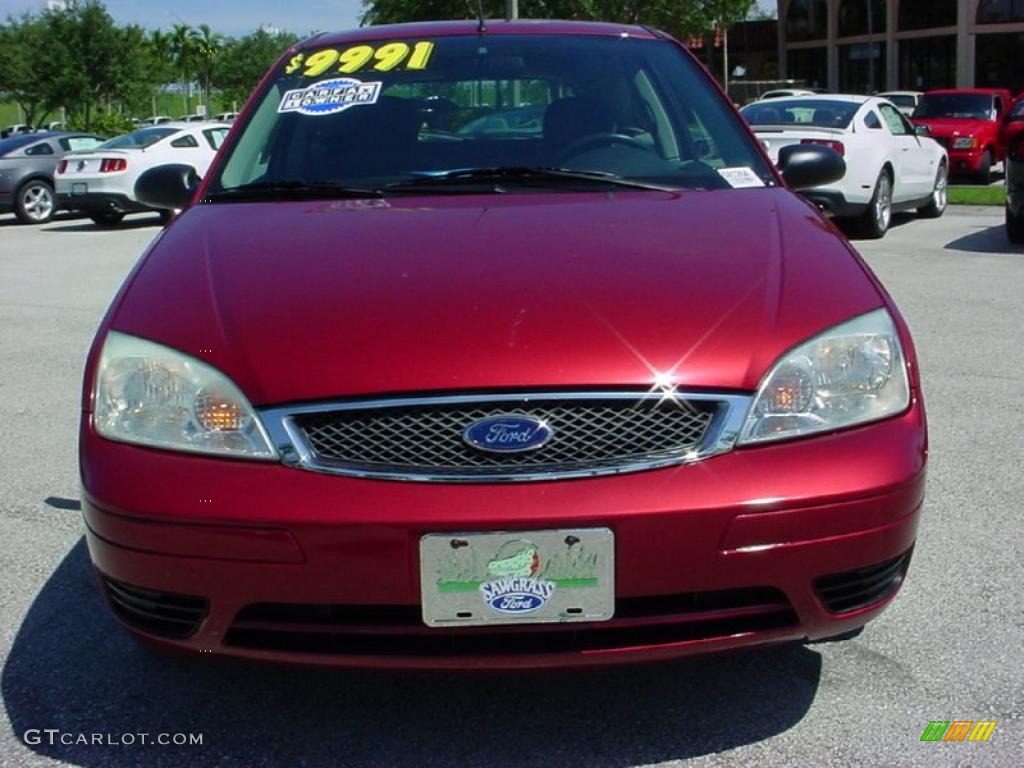 2005 Focus ZX3 S Coupe - Sangria Red Metallic / Dark Flint/Light Flint photo #14