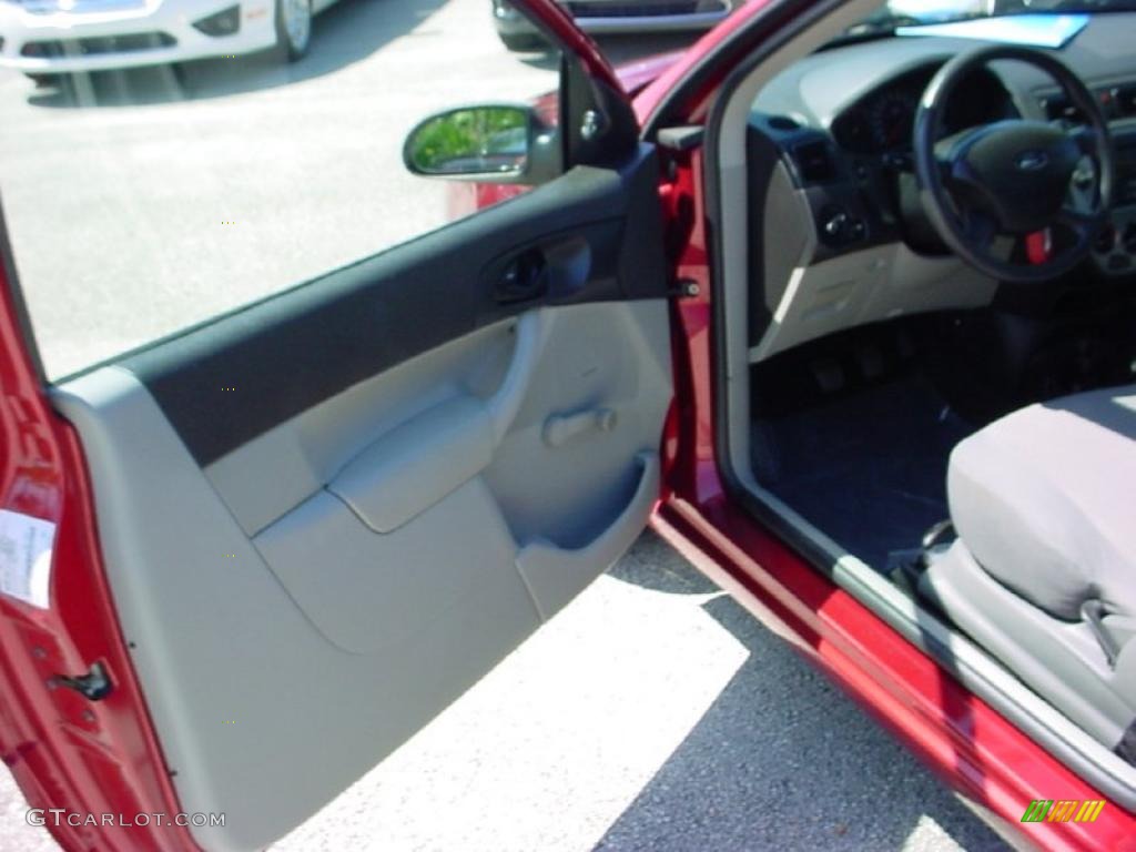 2005 Focus ZX3 S Coupe - Sangria Red Metallic / Dark Flint/Light Flint photo #15