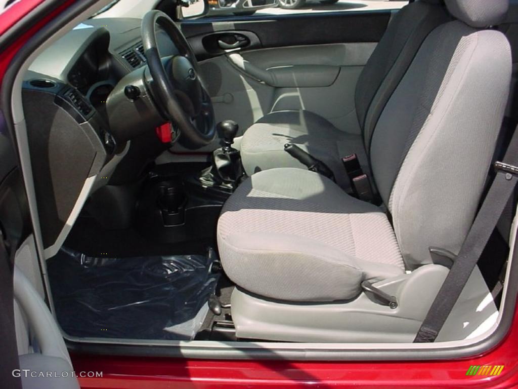 2005 Focus ZX3 S Coupe - Sangria Red Metallic / Dark Flint/Light Flint photo #17
