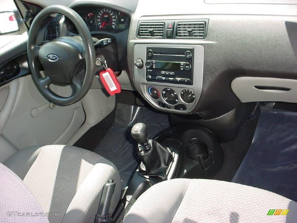 2005 Focus ZX3 S Coupe - Sangria Red Metallic / Dark Flint/Light Flint photo #22