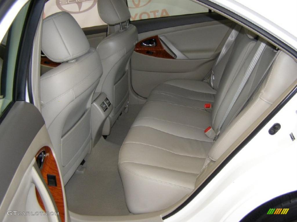 2008 Camry XLE - Super White / Bisque photo #22