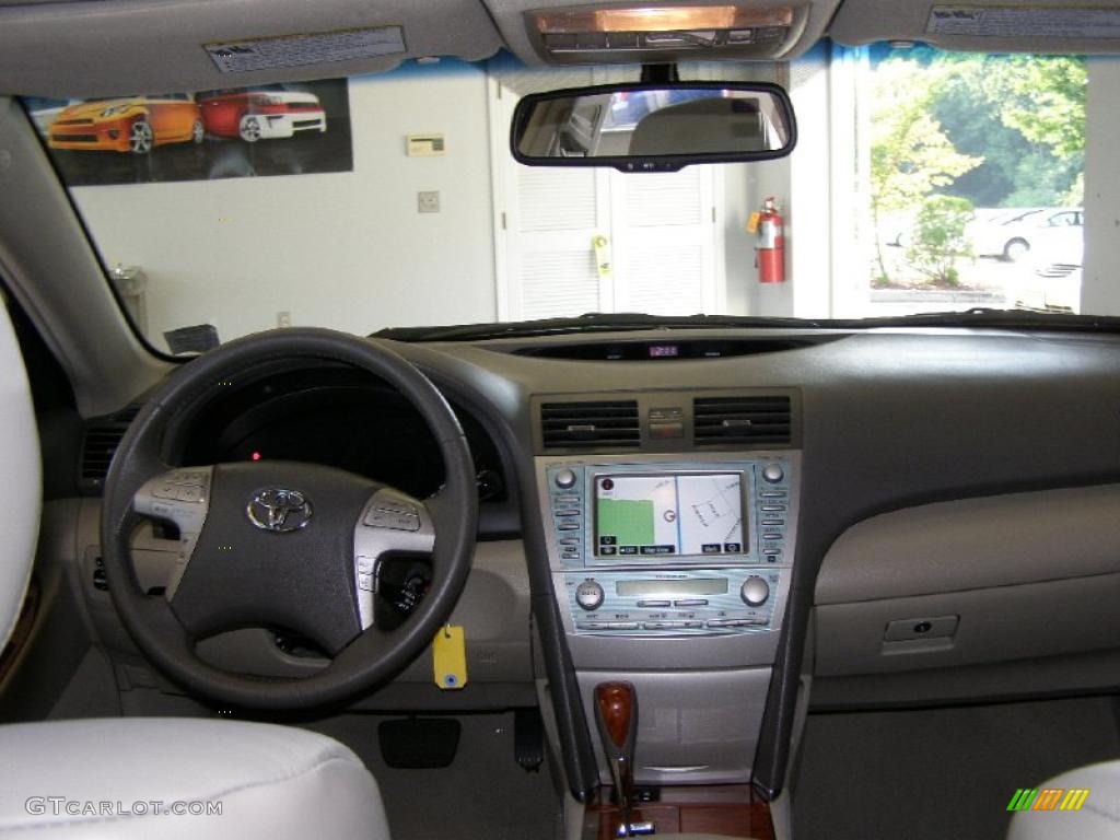 2008 Camry XLE - Super White / Bisque photo #24