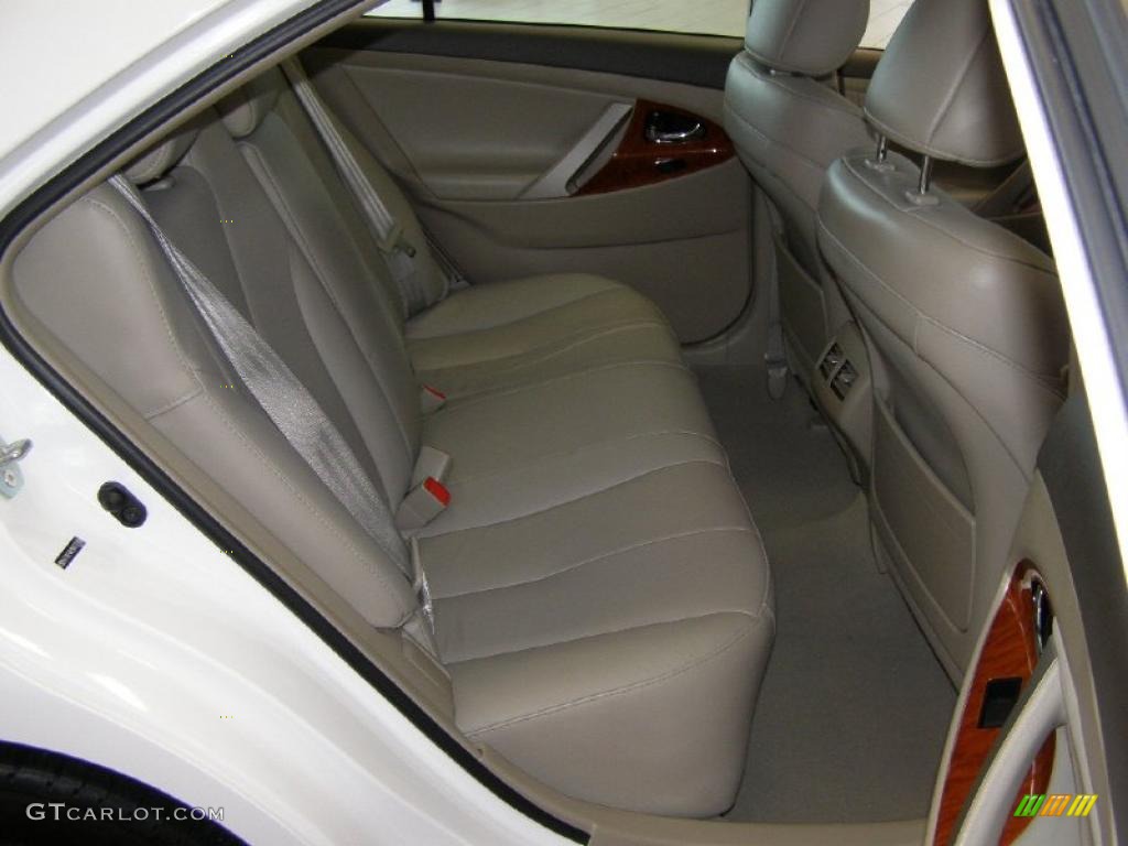 2008 Camry XLE - Super White / Bisque photo #27