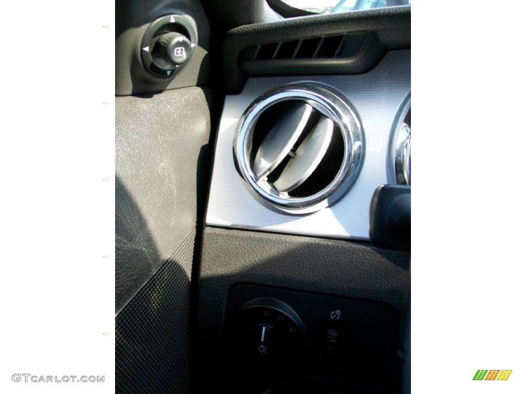2005 Mustang V6 Premium Coupe - Windveil Blue Metallic / Dark Charcoal photo #12