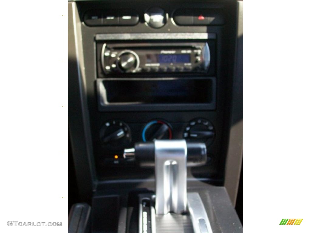 2005 Mustang V6 Premium Coupe - Windveil Blue Metallic / Dark Charcoal photo #16