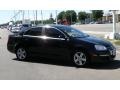 Black - Jetta SE Sedan Photo No. 3