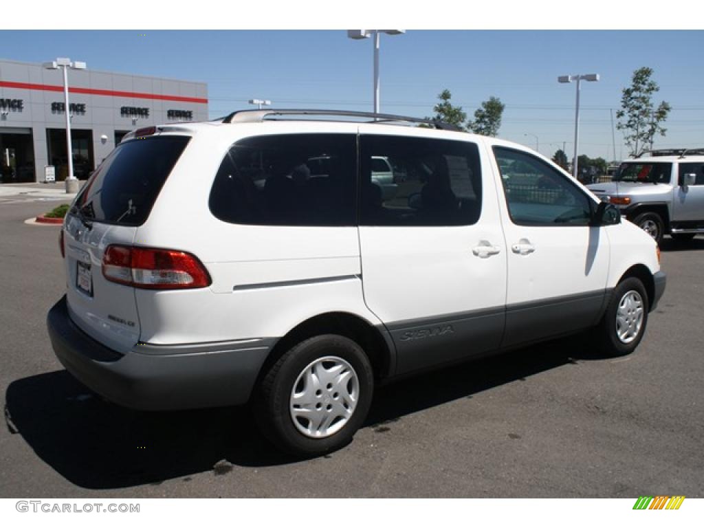 2002 Sienna CE - Super White / Gray photo #2