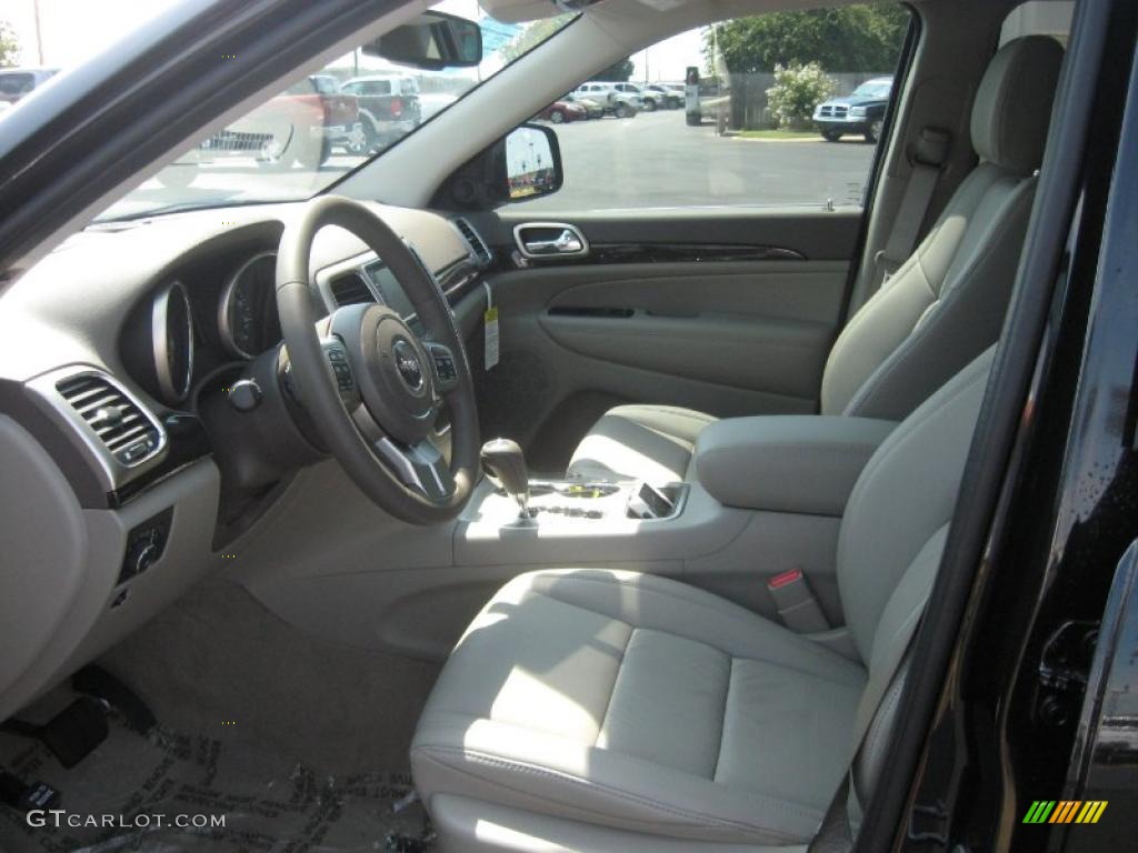 2011 Grand Cherokee Laredo X Package 4x4 - Brilliant Black Crystal Pearl / Dark Graystone/Medium Graystone photo #11