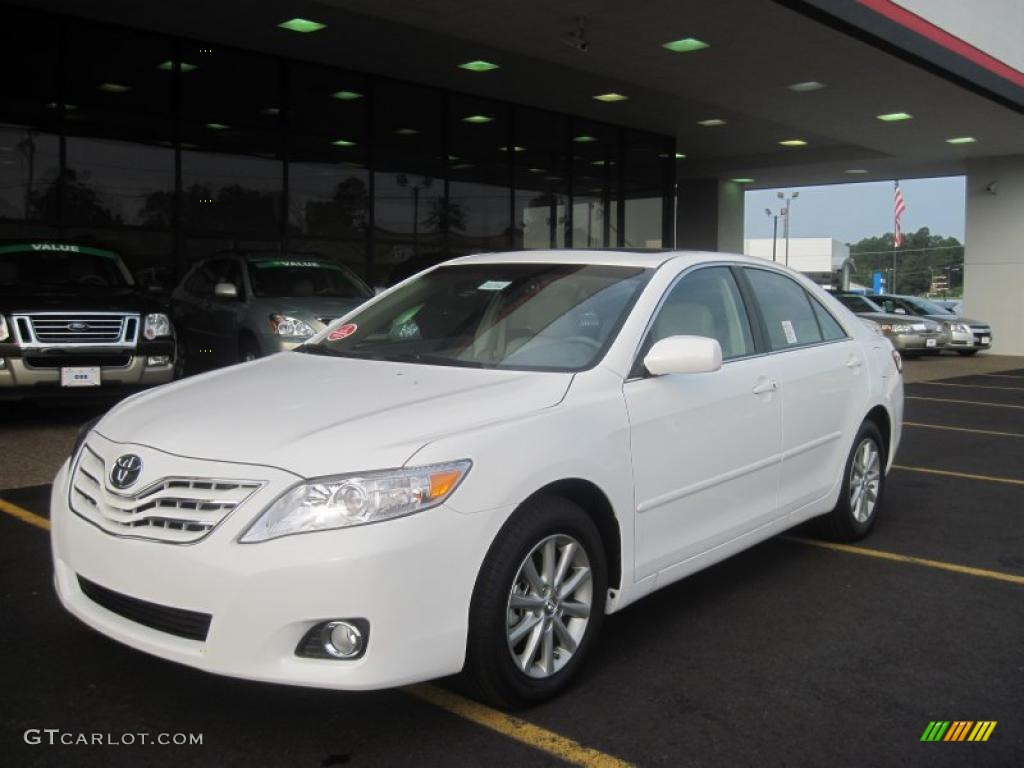 2011 Camry XLE V6 - Super White / Ash photo #1