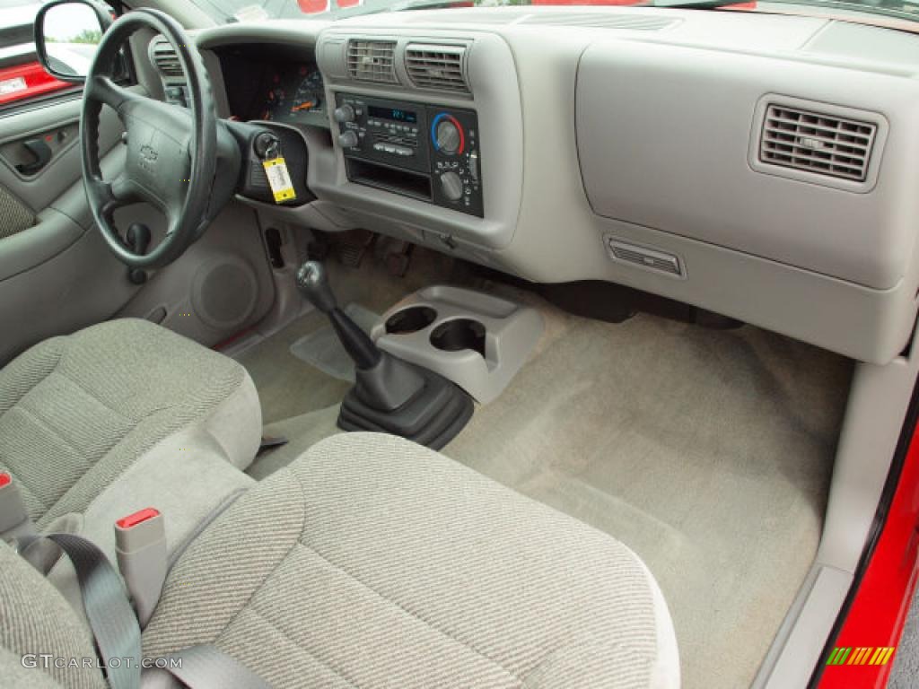 1997 S10 LS Extended Cab - Standard Red / Graphite photo #10