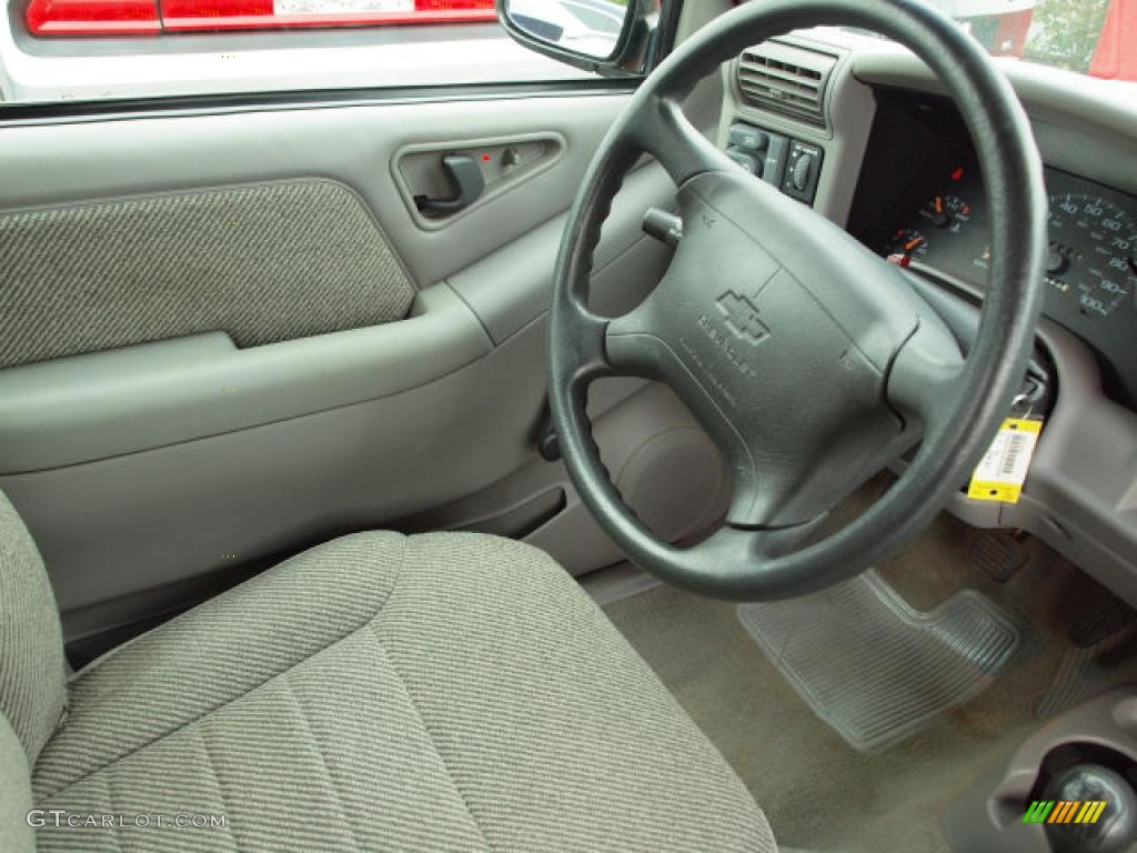 1997 S10 LS Extended Cab - Standard Red / Graphite photo #11