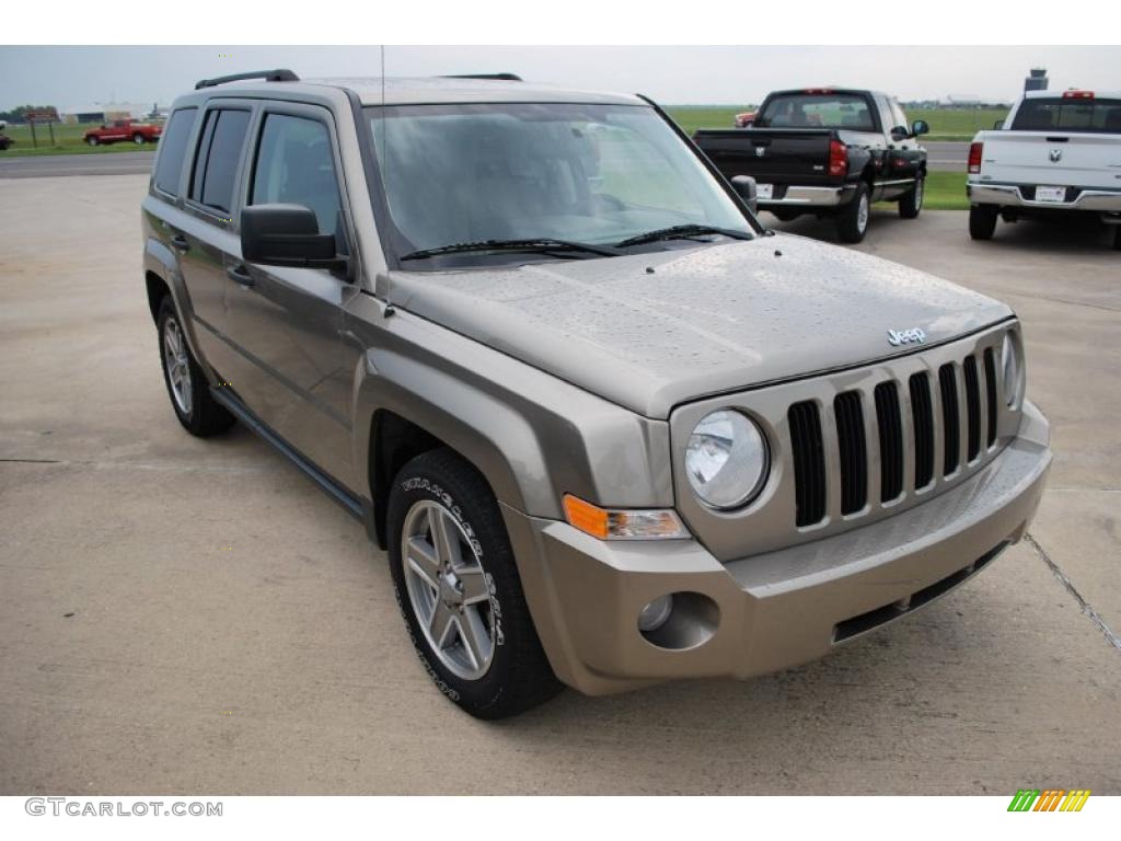 2007 Patriot Sport - Light Khaki Metallic / Pastel Pebble Beige photo #6