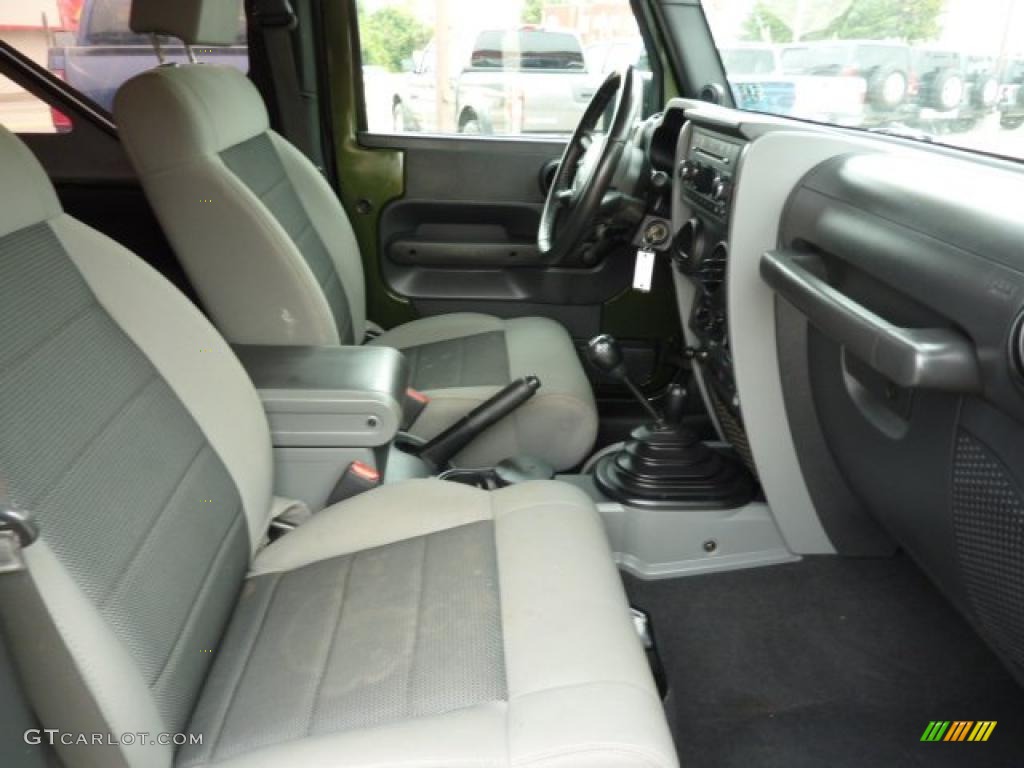 2009 Wrangler X 4x4 - Jeep Green Metallic / Dark Slate Gray/Medium Slate Gray photo #19