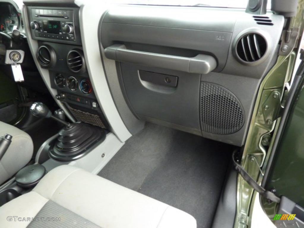 2009 Wrangler X 4x4 - Jeep Green Metallic / Dark Slate Gray/Medium Slate Gray photo #21