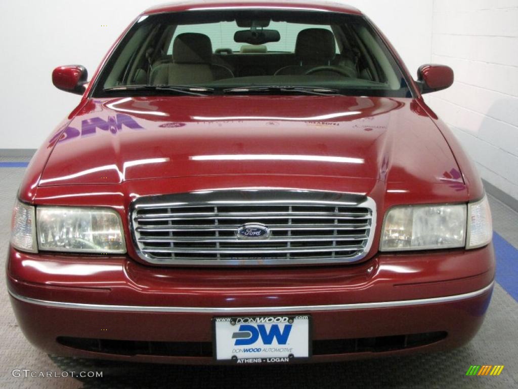 2003 Crown Victoria LX - Matador Red Metallic / Medium Parchment photo #7