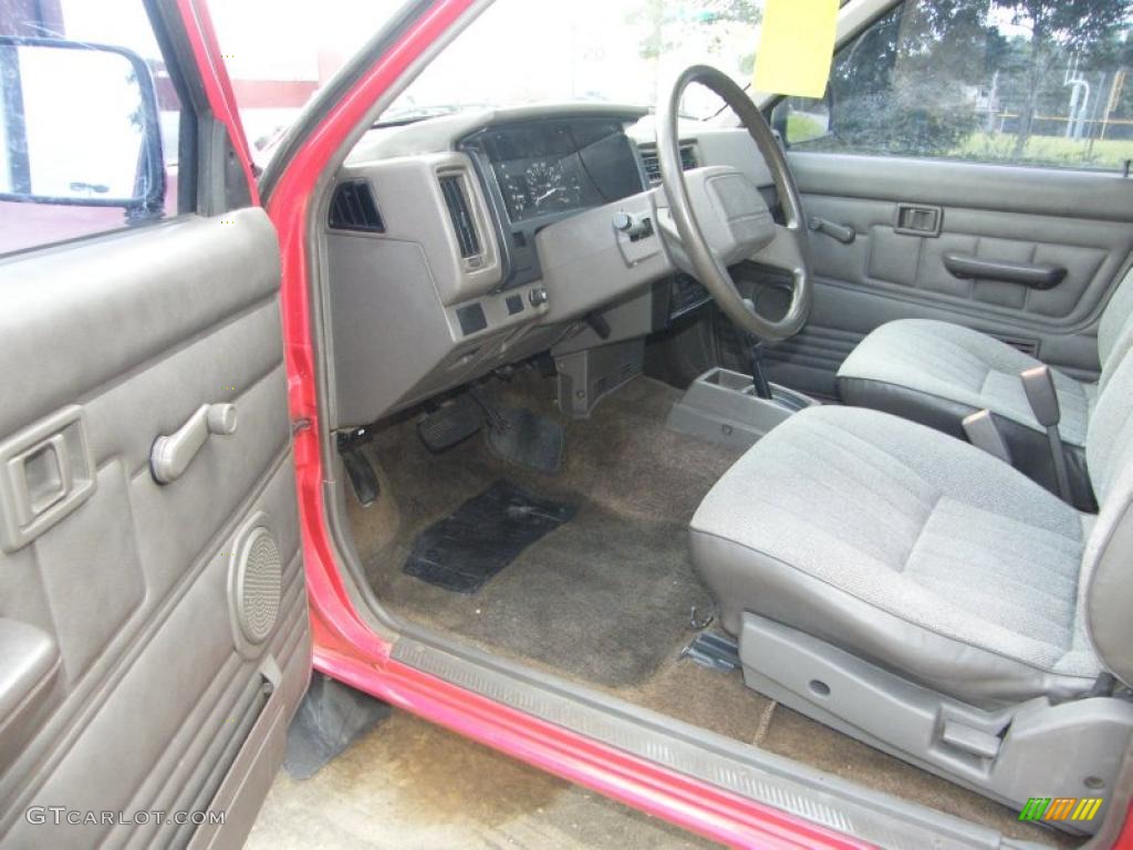 1990 Hardbody Truck Extended Cab - Red / Gray photo #12