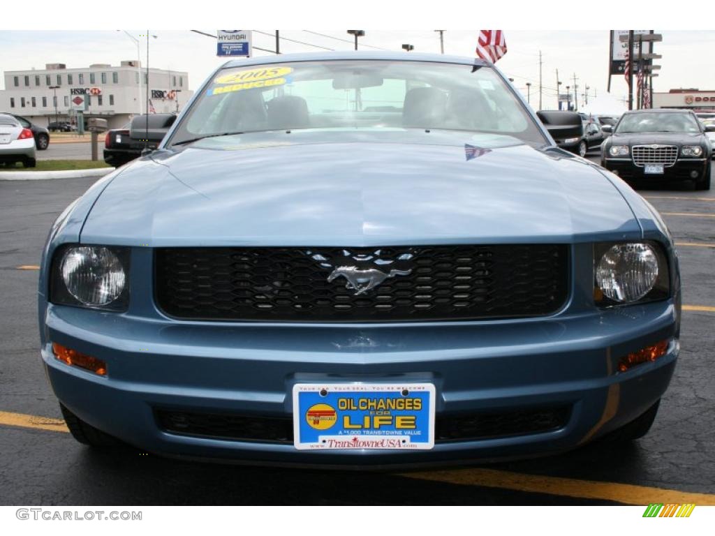 2005 Mustang V6 Deluxe Coupe - Windveil Blue Metallic / Light Graphite photo #21