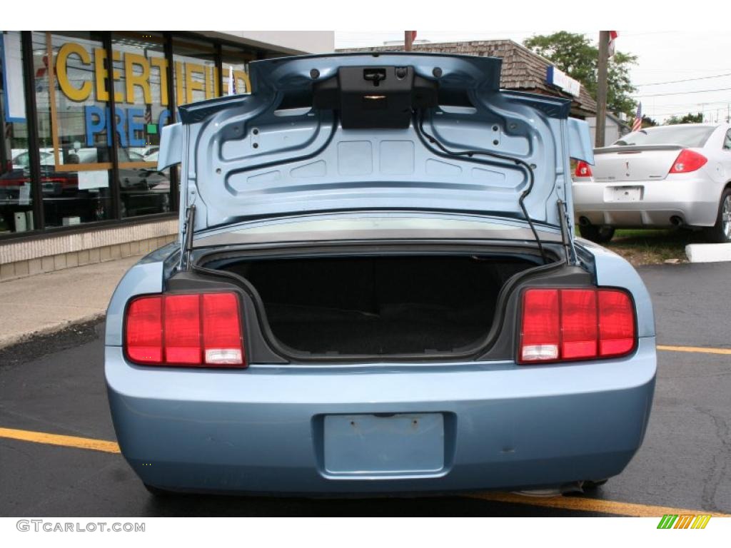 2005 Mustang V6 Deluxe Coupe - Windveil Blue Metallic / Light Graphite photo #22