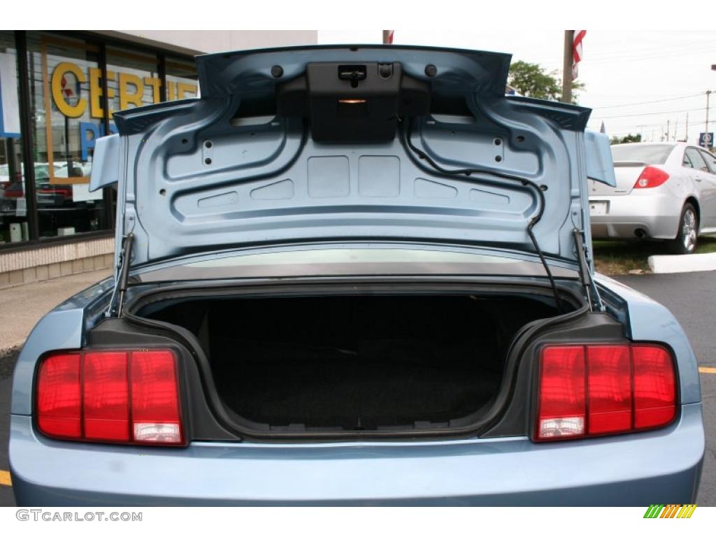 2005 Mustang V6 Deluxe Coupe - Windveil Blue Metallic / Light Graphite photo #23