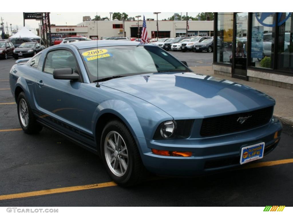 2005 Mustang V6 Deluxe Coupe - Windveil Blue Metallic / Light Graphite photo #26