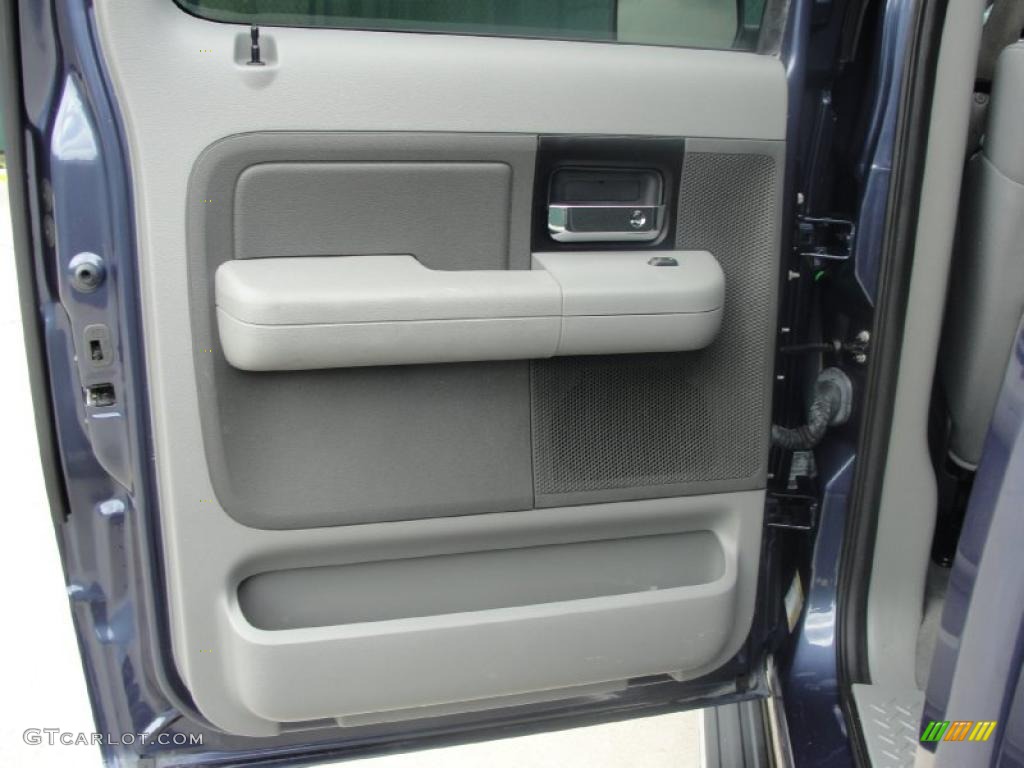 2006 F150 XLT SuperCrew - True Blue Metallic / Medium/Dark Flint photo #35