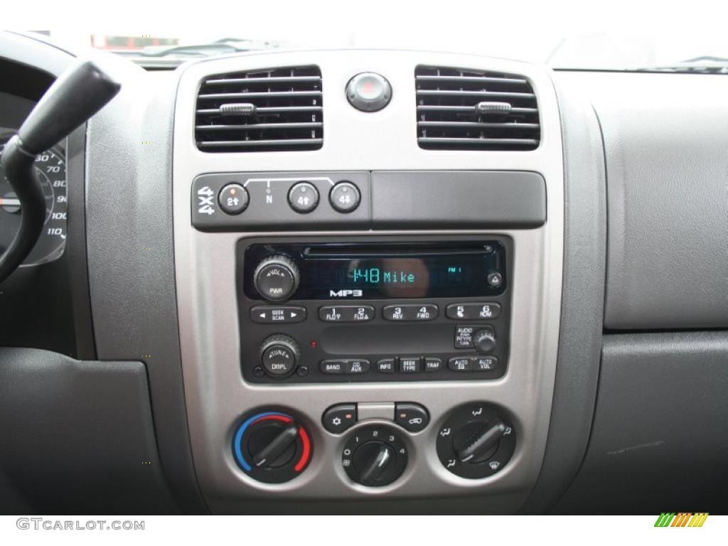 2006 Equinox LS - Black / Light Gray photo #23