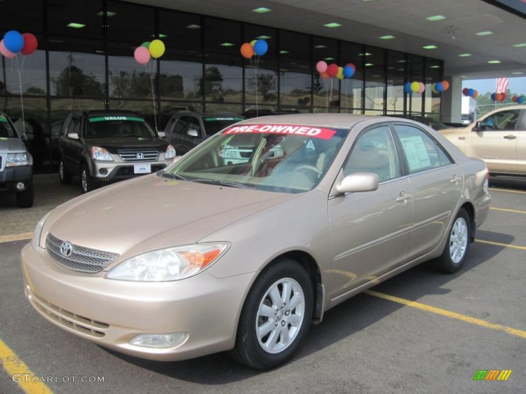 2003 Camry XLE - Desert Sand Mica / Taupe photo #1