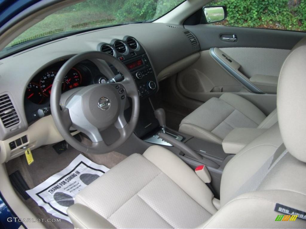 2009 Altima 2.5 S Coupe - Azure Blue Metallic / Blond photo #15