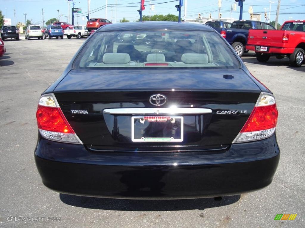2006 Camry LE - Black / Stone Gray photo #4