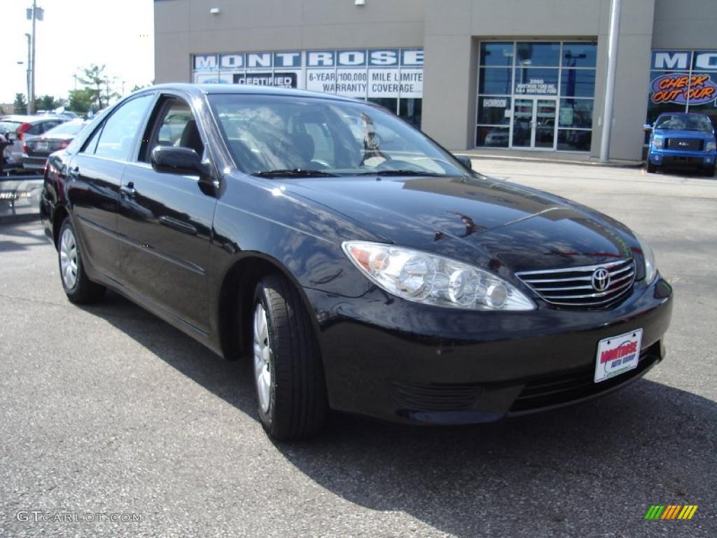 2006 Camry LE - Black / Stone Gray photo #7