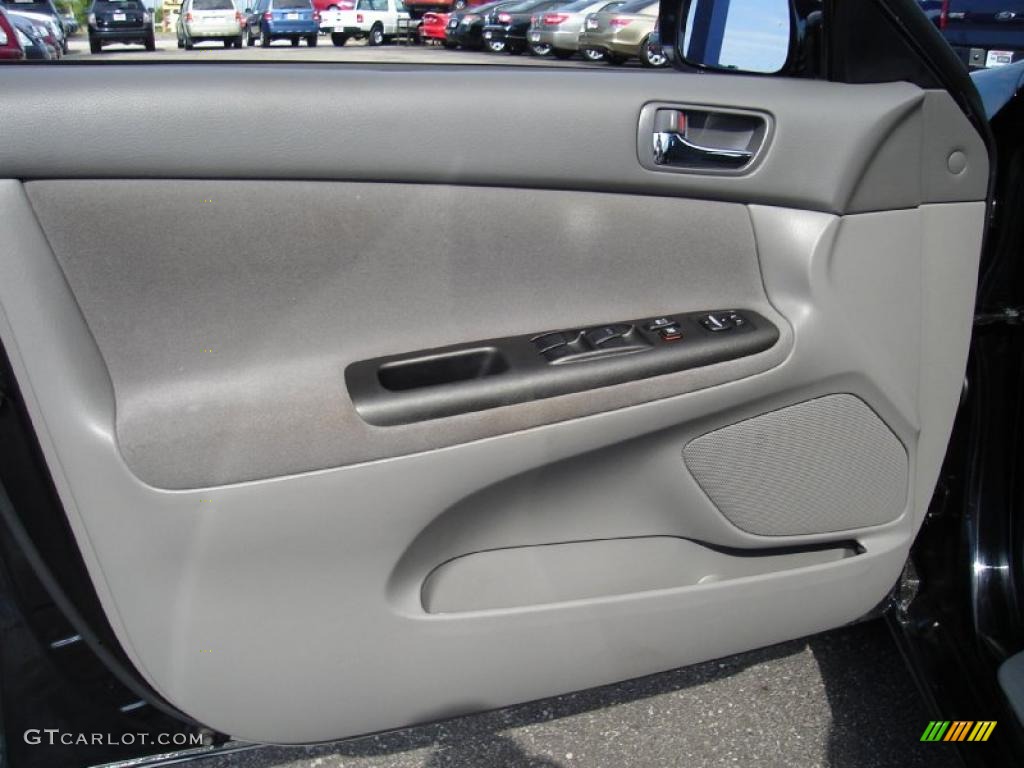 2006 Camry LE - Black / Stone Gray photo #21