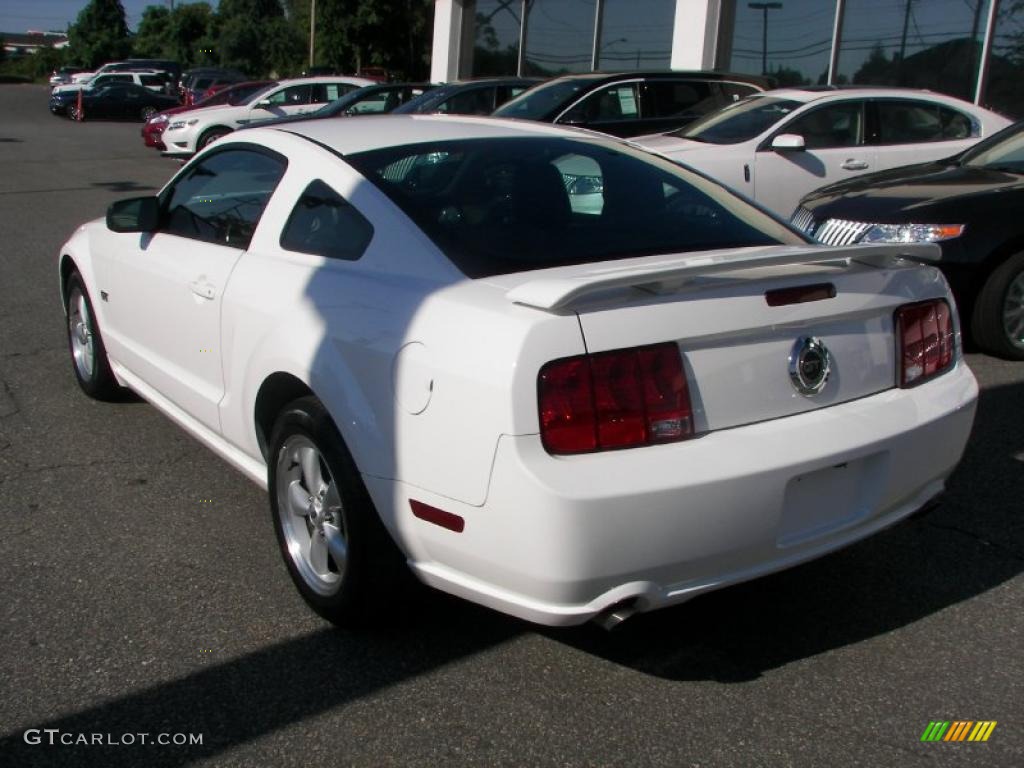 2007 Mustang GT Premium Coupe - Performance White / Dark Charcoal photo #2
