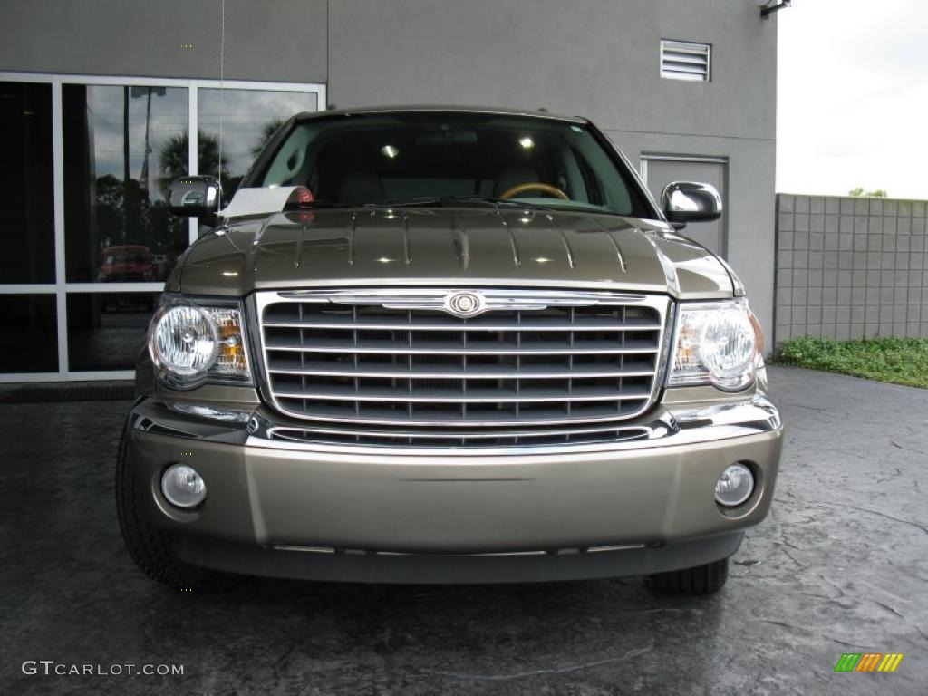 2007 Aspen Limited HEMI - Light Khaki Beige Metallic / Dark Khaki/Light Graystone photo #3