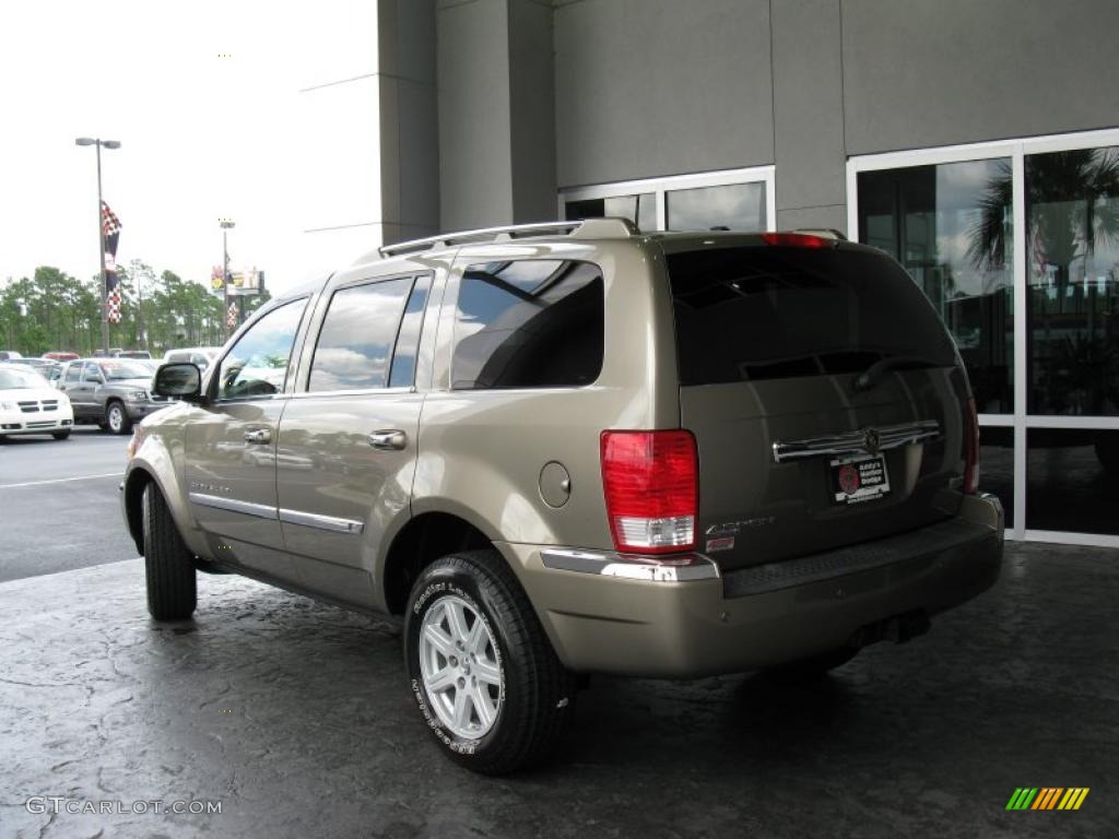 2007 Aspen Limited HEMI - Light Khaki Beige Metallic / Dark Khaki/Light Graystone photo #5