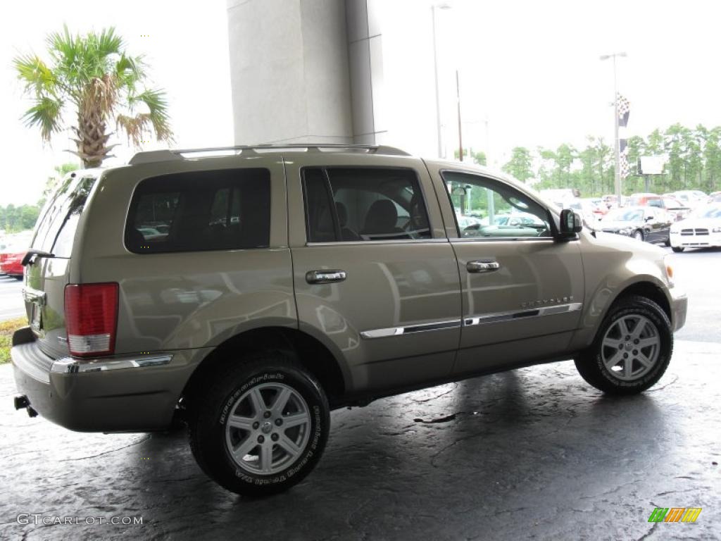 2007 Aspen Limited HEMI - Light Khaki Beige Metallic / Dark Khaki/Light Graystone photo #8