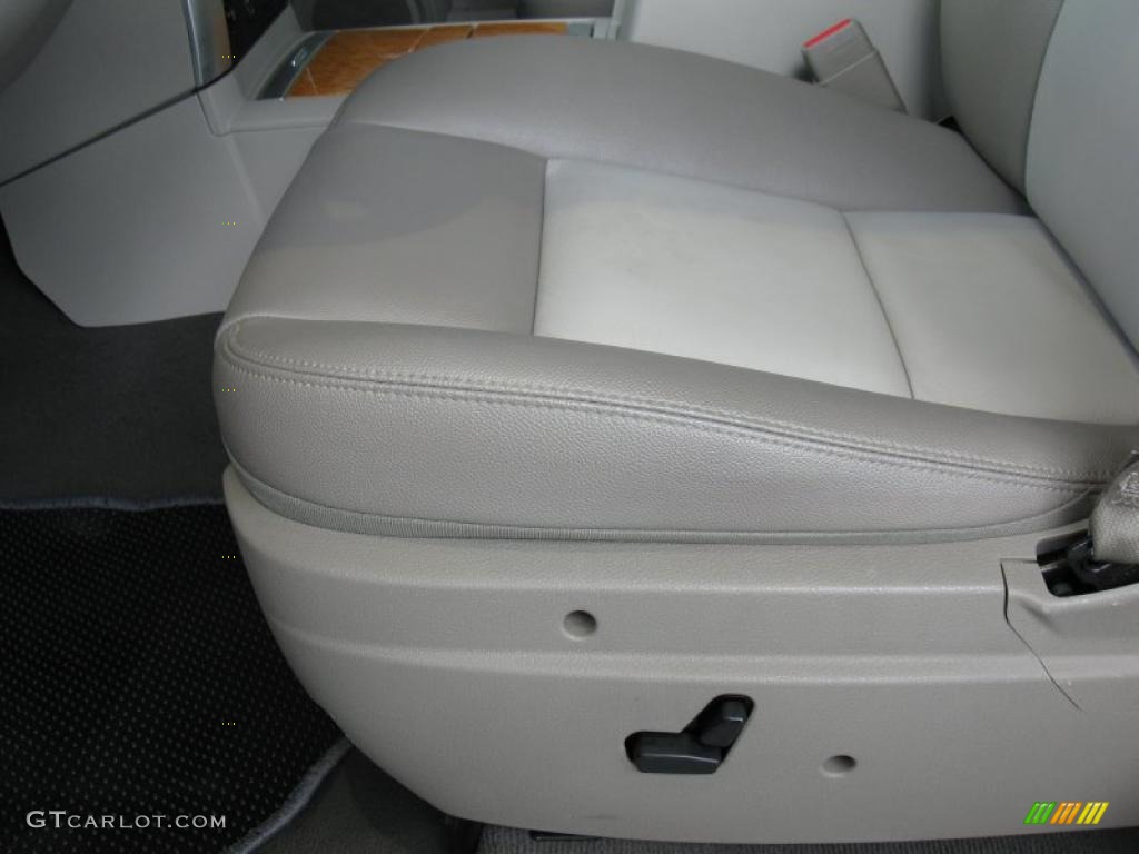 2007 Aspen Limited HEMI - Light Khaki Beige Metallic / Dark Khaki/Light Graystone photo #13