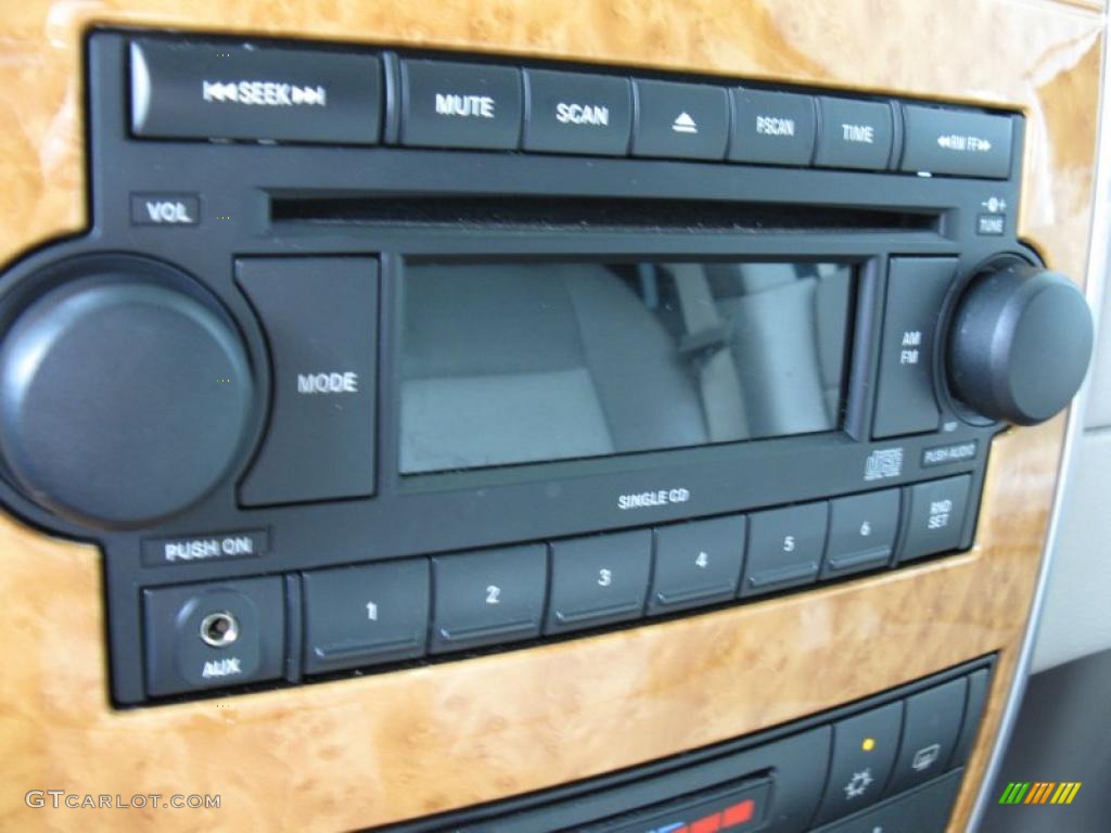 2007 Aspen Limited HEMI - Light Khaki Beige Metallic / Dark Khaki/Light Graystone photo #17