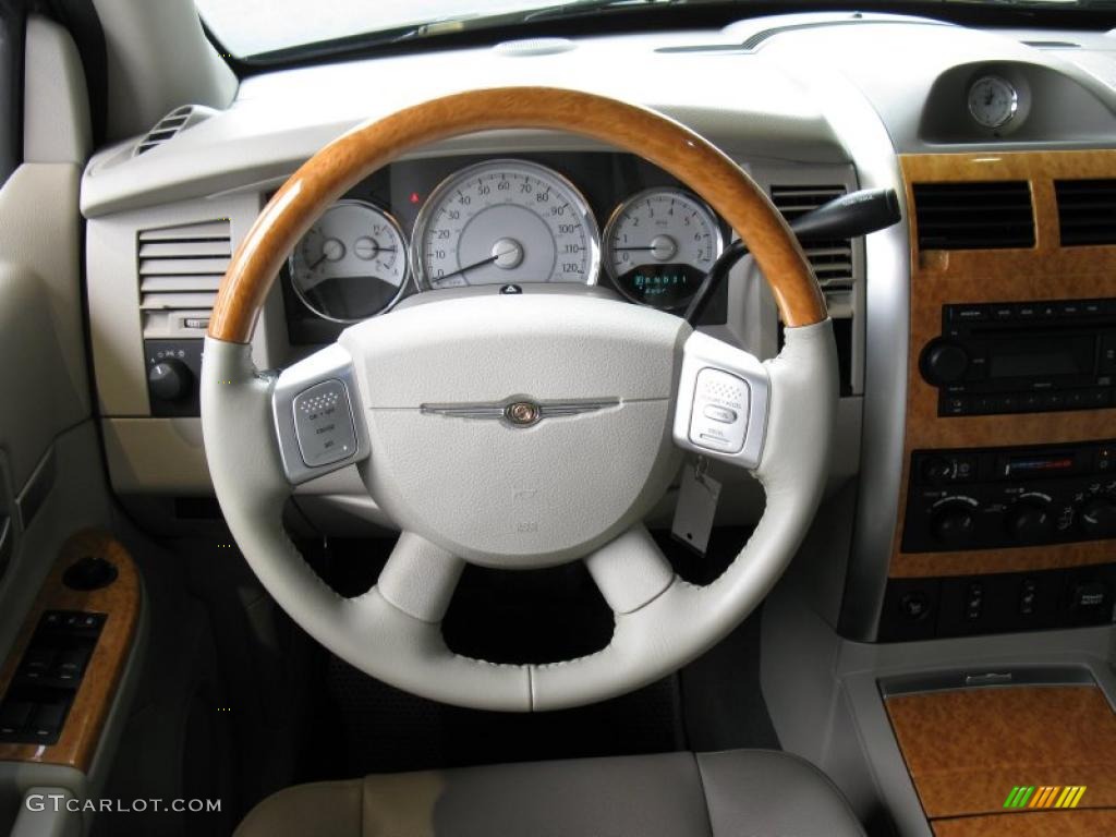 2007 Aspen Limited HEMI - Light Khaki Beige Metallic / Dark Khaki/Light Graystone photo #19