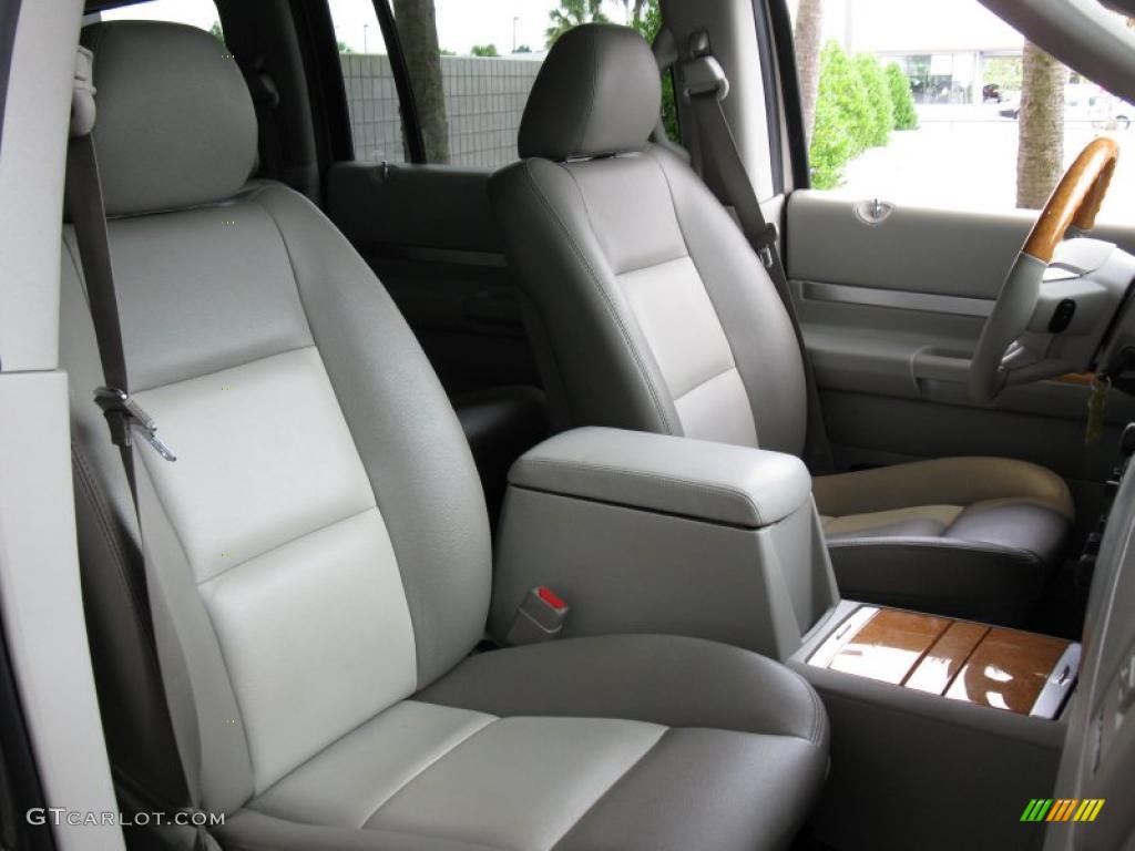 2007 Aspen Limited HEMI - Light Khaki Beige Metallic / Dark Khaki/Light Graystone photo #24